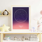 Tähtikartta-juliste Aamunkoi (käsin maalaama auringonnousun sävyinen) — Moment In Stars, kotimainen skandinaavinen muotoilu
