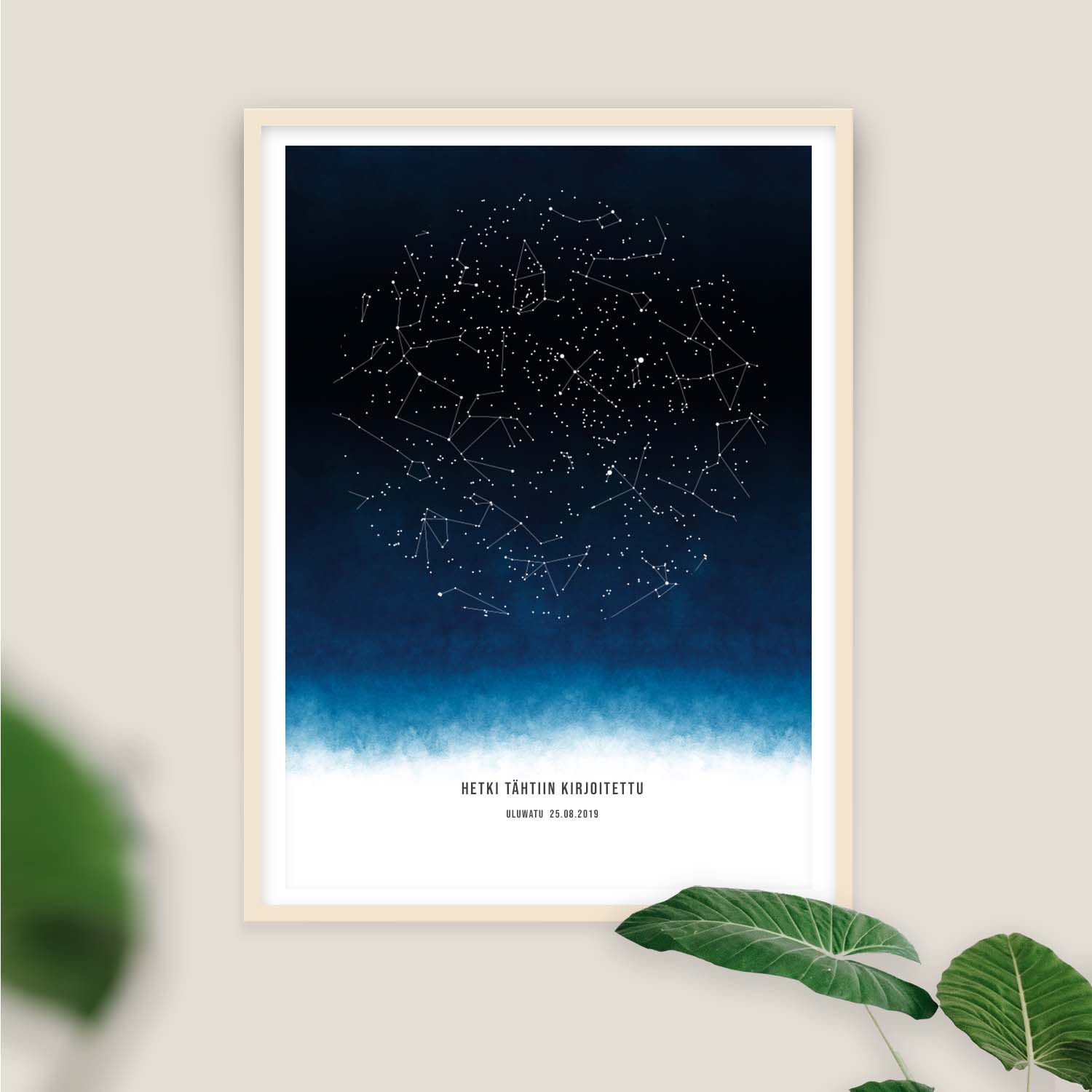 Tähtitaivas inspiraationa — Tähtiyö (käsin maalaama syvänsininen)-tähtikartta tallentaa hetken paikan ja ajan